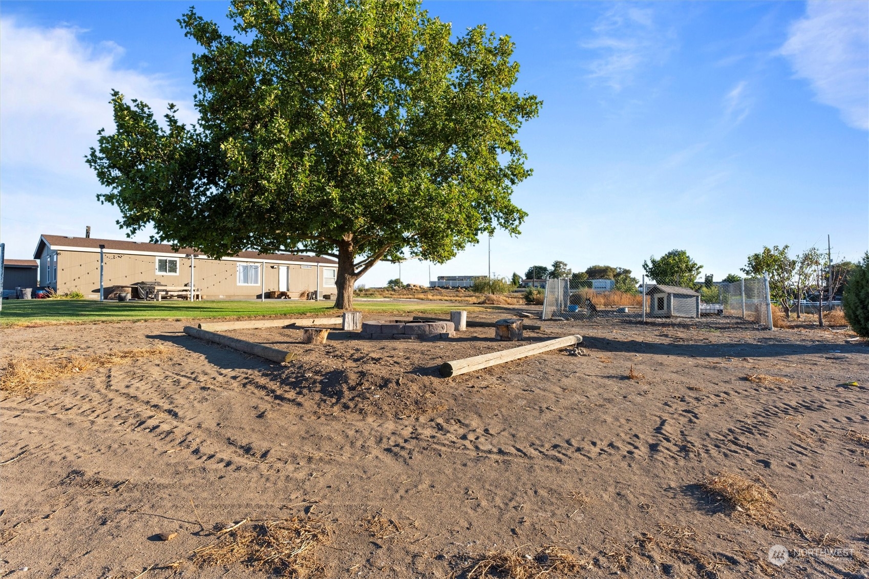 698 South Canal Road Othello, WA 99344 - Photo 36 of 40 a view of dirt yard with a large tree
