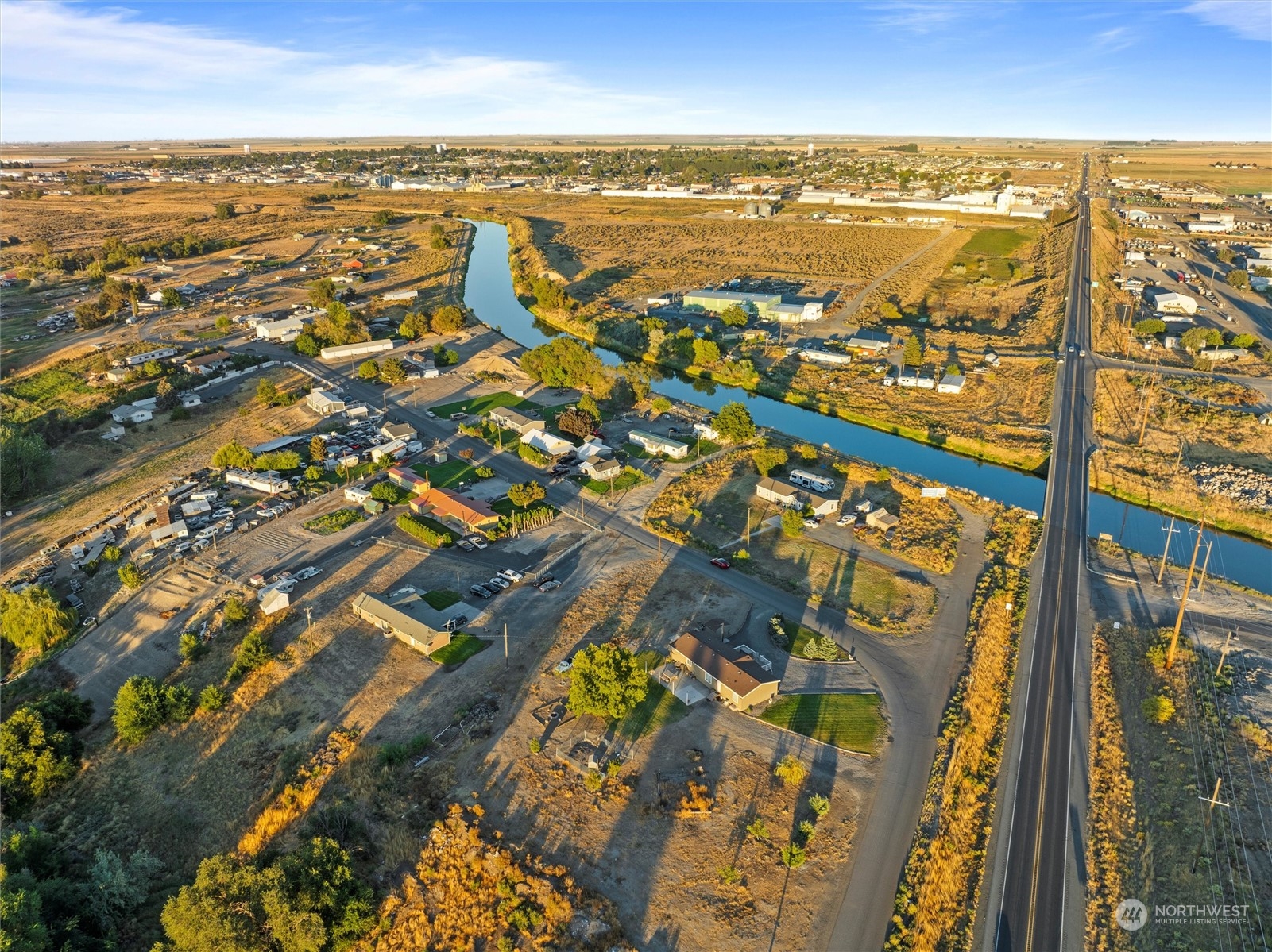 698 South Canal Road Othello, WA 99344 - Photo 40 of 40 an view of city and ocean