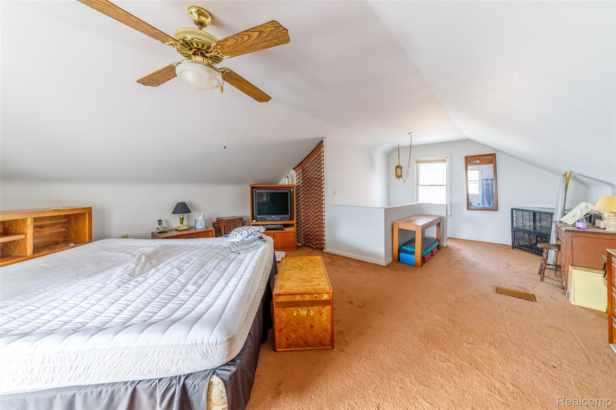 11333 Inkster Road Livonia, MI 48150 - Photo 14 of 24 Master suite with walk in closet