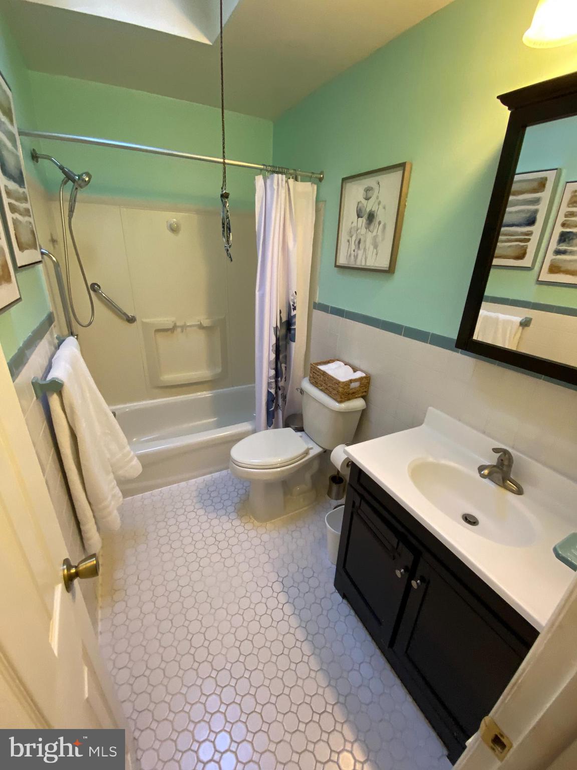 3881 Fairdale Road Philadelphia, PA 19154 - Photo 14 of 27 Bathroom