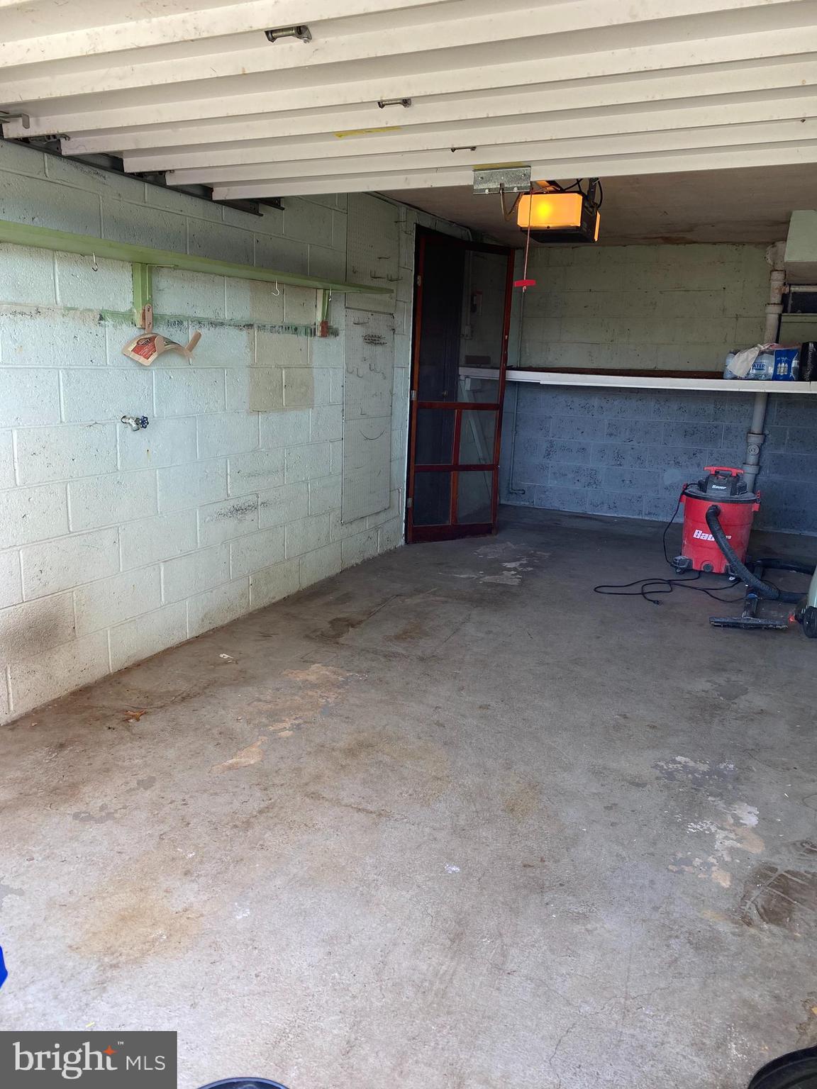 3881 Fairdale Road Philadelphia, PA 19154 - Photo 20 of 27 Garage