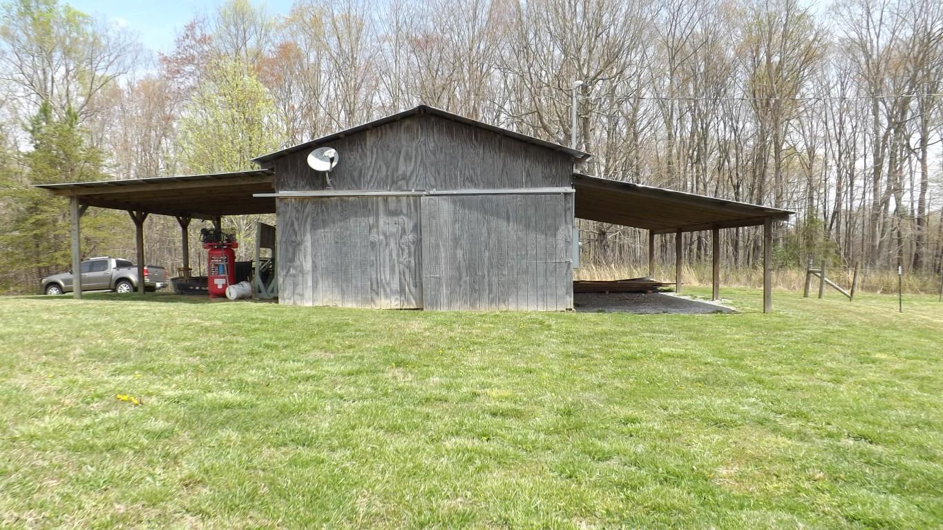 2822 Shut In Gap Road Spring City, TN 37381 - Photo 45 of 53 barn