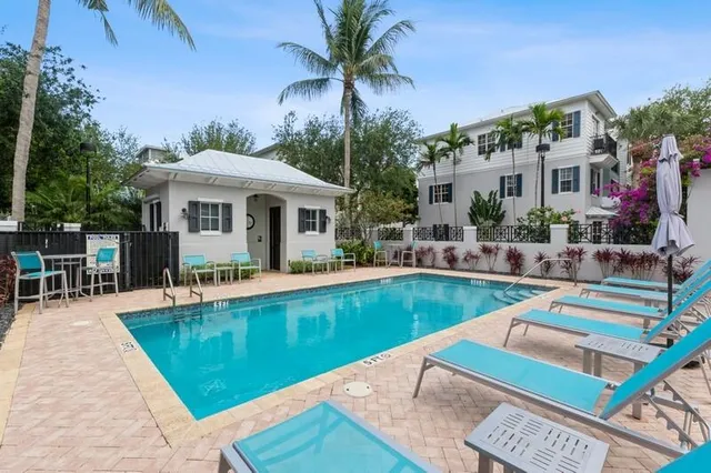 $995,000 | 310 East Mallory Circle, Delray Beach, FL 33483