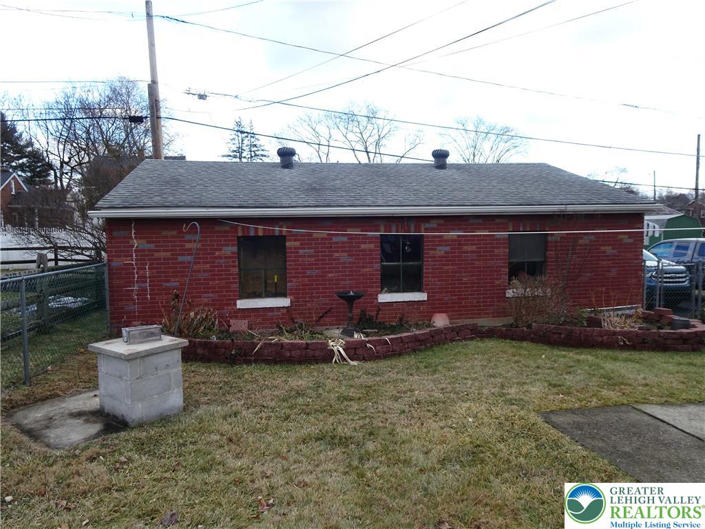 2012 Kemmerer Street Bethlehem, PA 18017 - Photo 6 of 25