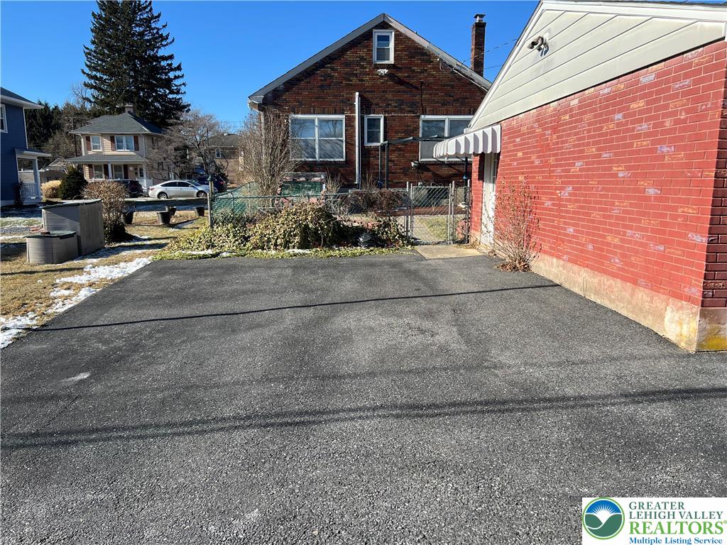 2012 Kemmerer Street Bethlehem, PA 18017 - Photo 7 of 25