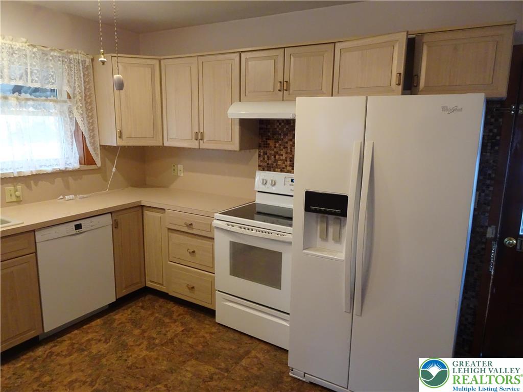 2012 Kemmerer Street Bethlehem, PA 18017 - Photo 9 of 25