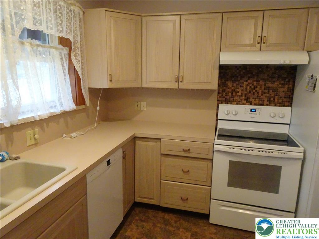 2012 Kemmerer Street Bethlehem, PA 18017 - Photo 10 of 25