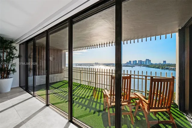 $1,550,000 | 1 Grove Isle Drive, Unit A1106, Miami, FL 33133