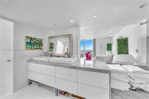 $2,750,000 | 400 South Pointe Drive, Unit 2310, Miami Beach, FL 33139