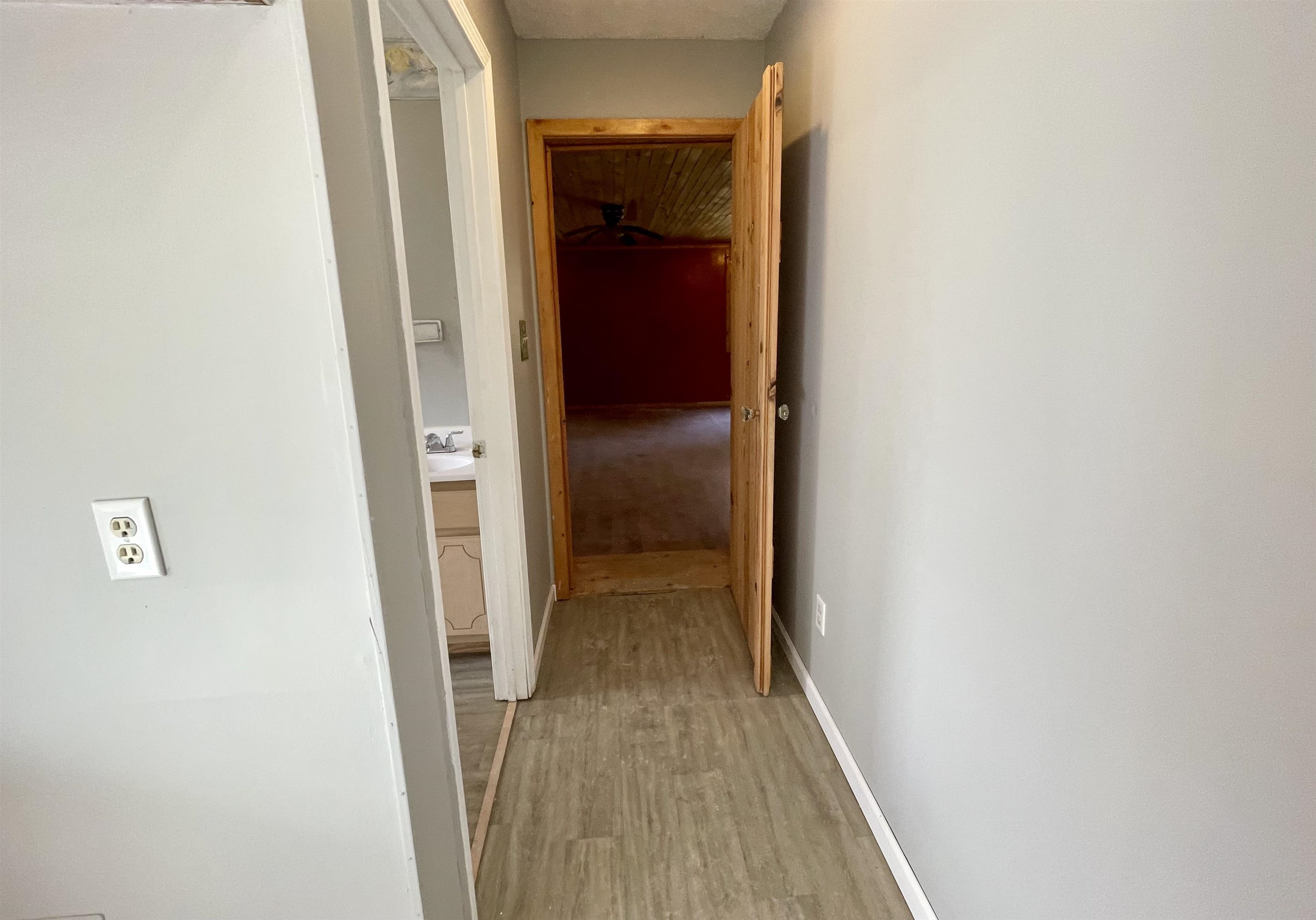 26 Cr 341 Road Iuka, MS 38852 - Photo 11 of 21 a view of a hallway with wooden floor