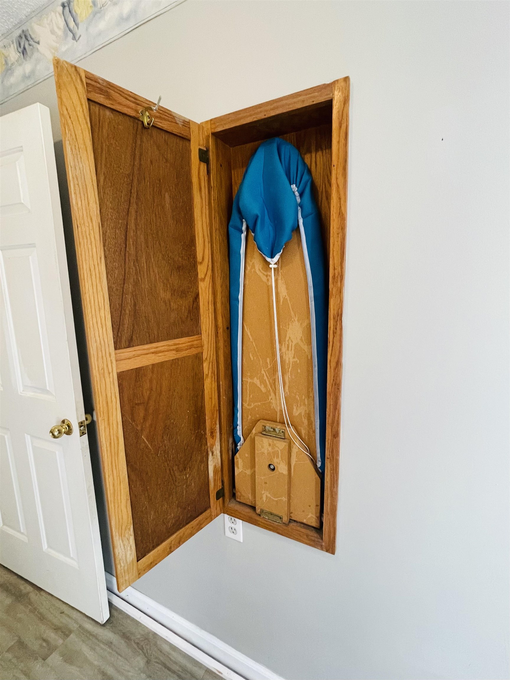 26 Cr 341 Road Iuka, MS 38852 - Photo 13 of 21 a view of front door with a door and a door