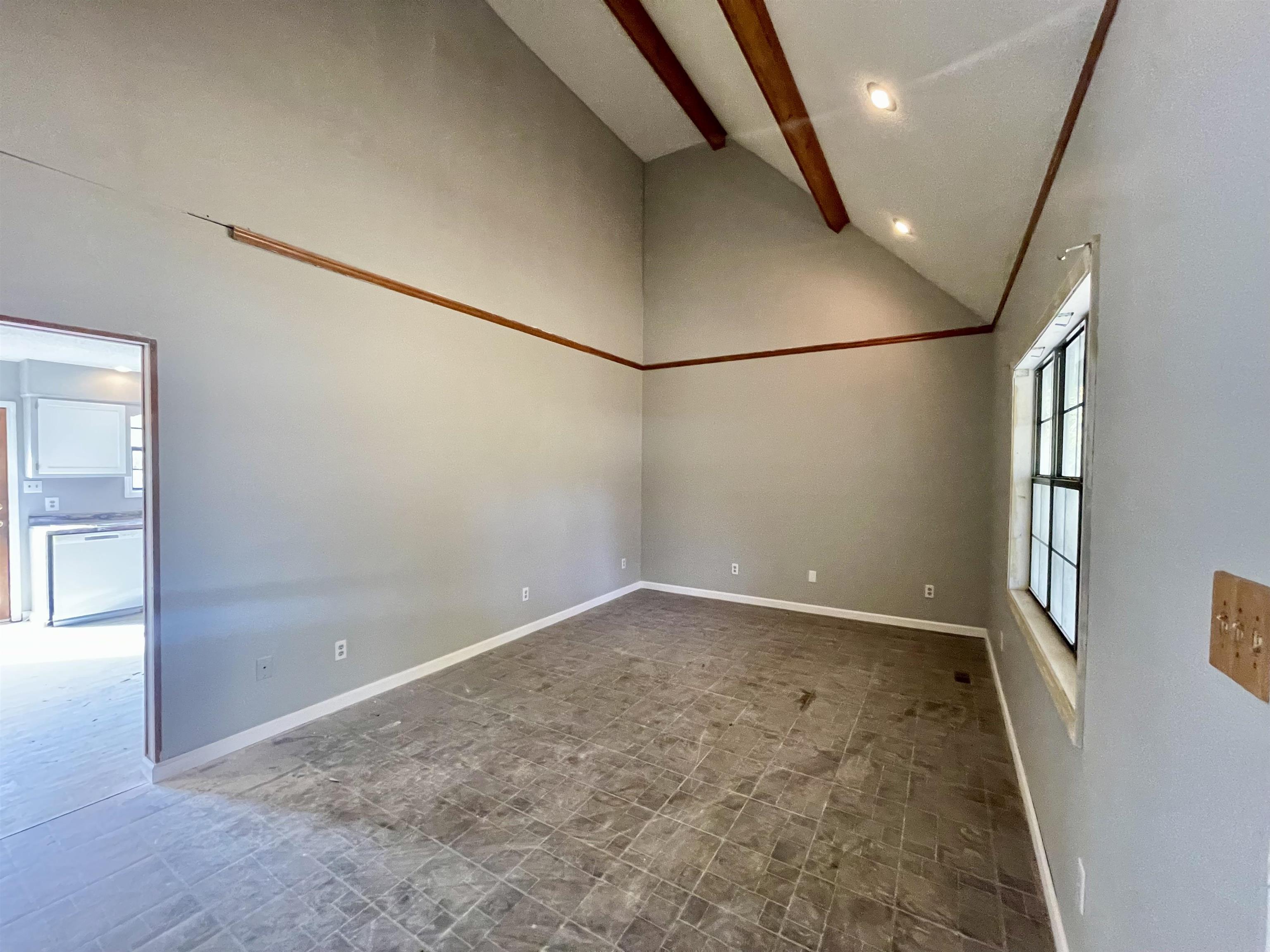 26 Cr 341 Road Iuka, MS 38852 - Photo 3 of 21 an empty room with windows