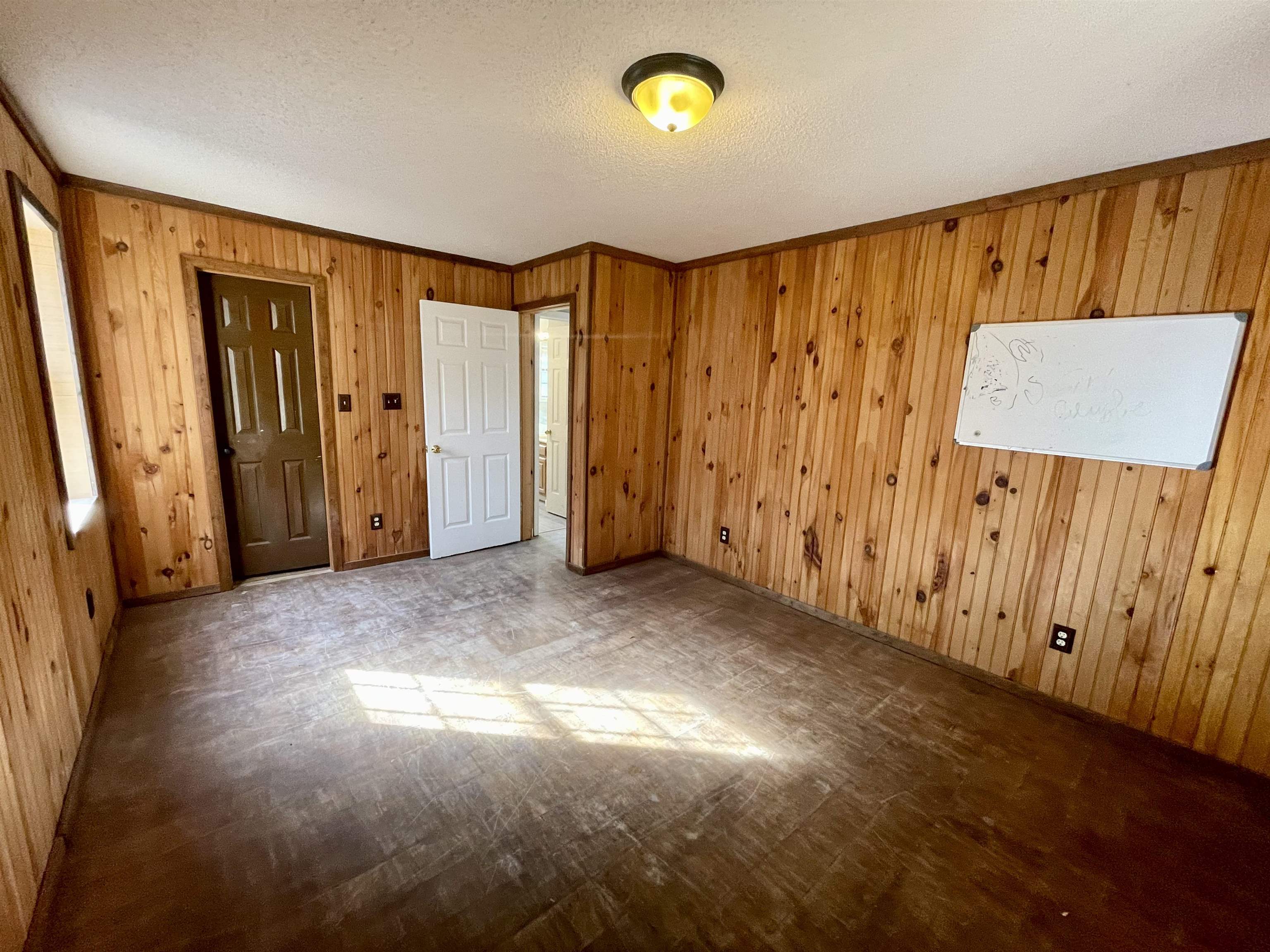 26 Cr 341 Road Iuka, MS 38852 - Photo 8 of 21 a view of a room with a window