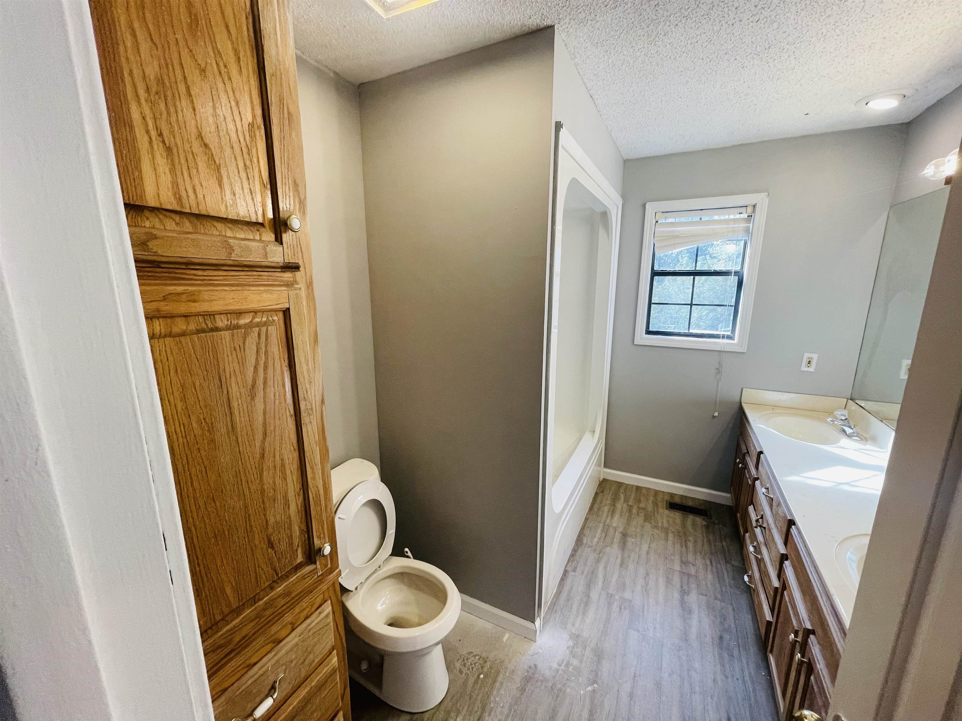 26 Cr 341 Road Iuka, MS 38852 - Photo 10 of 21 a bathroom with a toilet and a sink