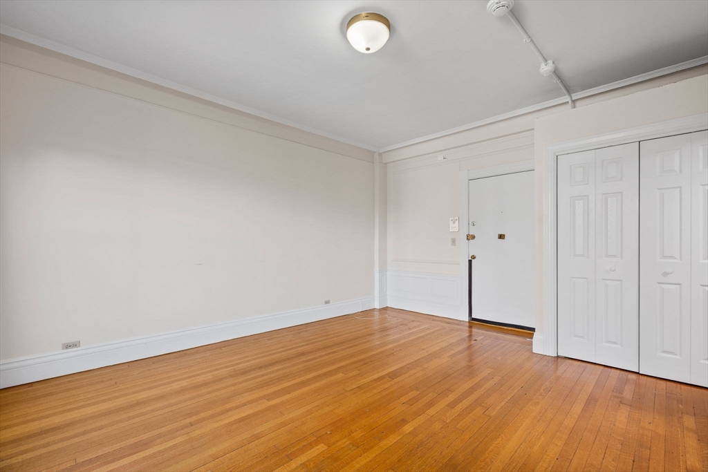 466 Commonwealth Avenue, Unit 305 Boston, MA 02215 - Photo 6 of 14 a view of an empty room