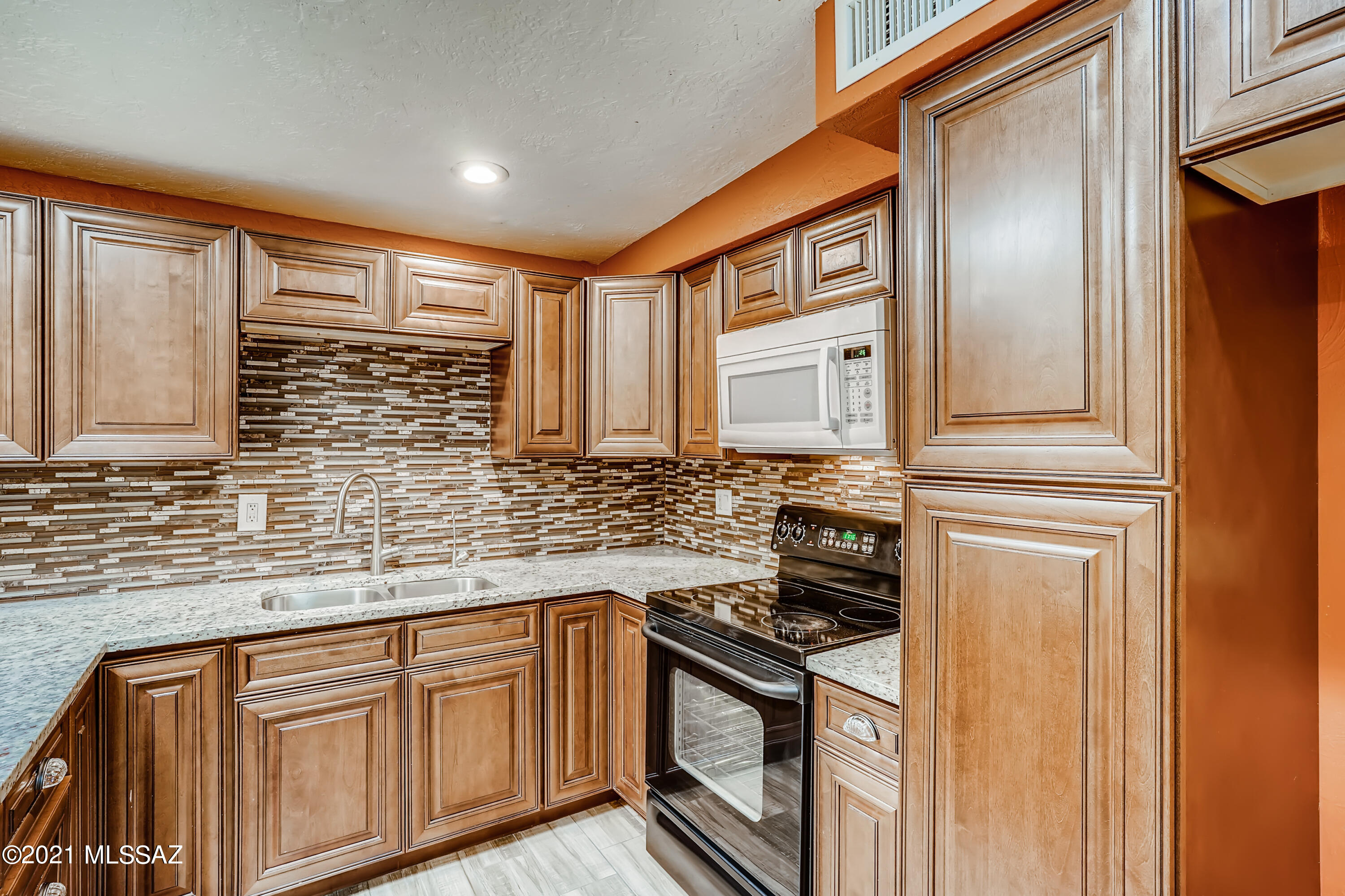 8320 East Rolling Ridge Street Tucson, AZ 85710 - Photo 7 of 32 Gallery Image 7