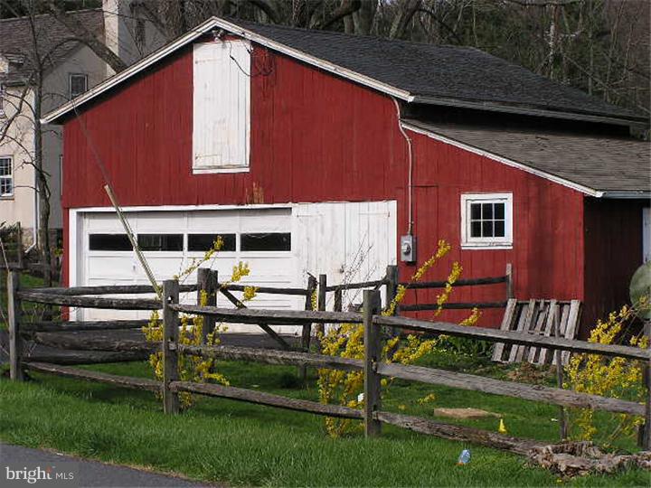 744 Monument Road Malvern, PA 19355 - Photo 17 of 25 Barn