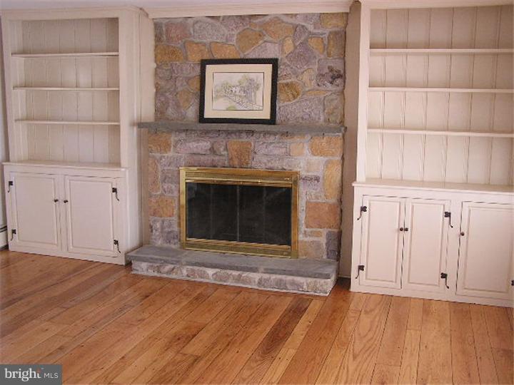 744 Monument Road Malvern, PA 19355 - Photo 5 of 25 Living Room