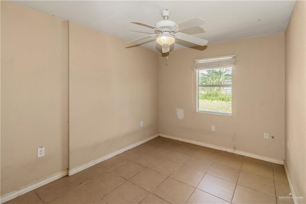 21440 Sunflower Road Edinburg, TX 78542 - Photo 8 of 25 a view of an empty room with a window