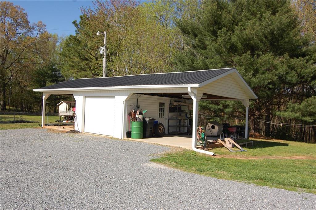 7650 Austin Traphill Road Elkin, NC 28621 - Photo 4 of 23 Gallery Image 4