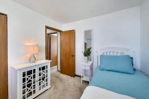 $250,000 | 116 Raintree Court, Aurora, IL 60504