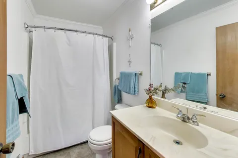 $250,000 | 116 Raintree Court, Aurora, IL 60504