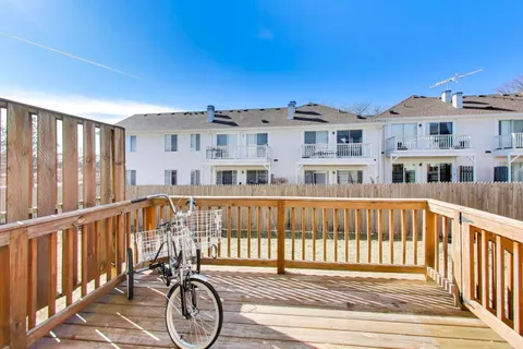 $250,000 | 116 Raintree Court, Aurora, IL 60504