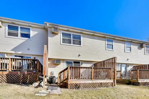 $250,000 | 116 Raintree Court, Aurora, IL 60504