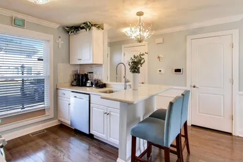 $250,000 | 116 Raintree Court, Aurora, IL 60504