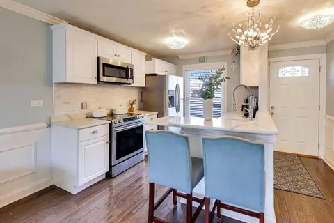 $250,000 | 116 Raintree Court, Aurora, IL 60504