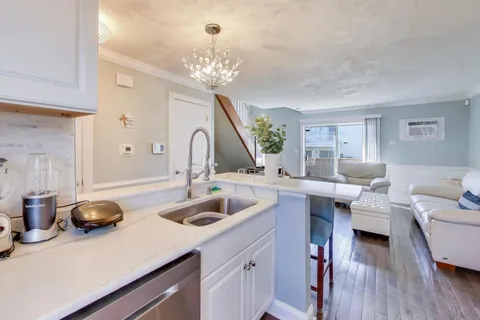 $250,000 | 116 Raintree Court, Aurora, IL 60504