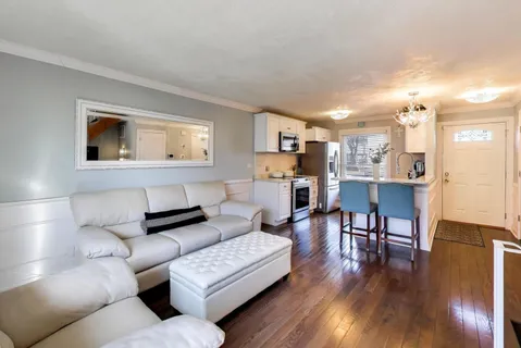 $250,000 | 116 Raintree Court, Aurora, IL 60504