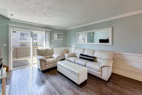 $250,000 | 116 Raintree Court, Aurora, IL 60504