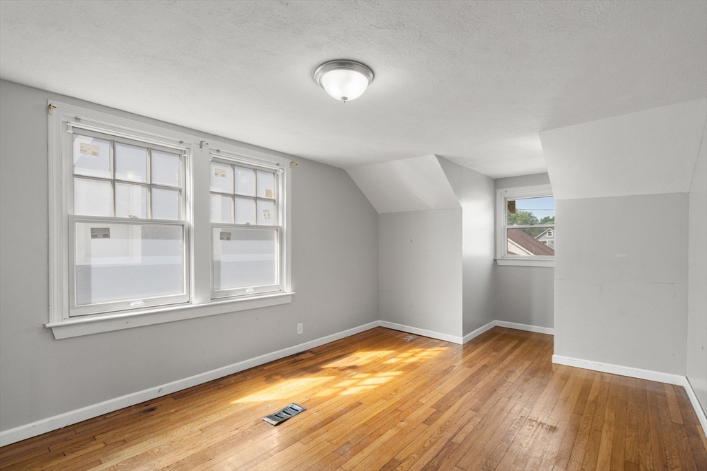 35 Merrimac Avenue Springfield, MA 01104 - Photo 12 of 23
