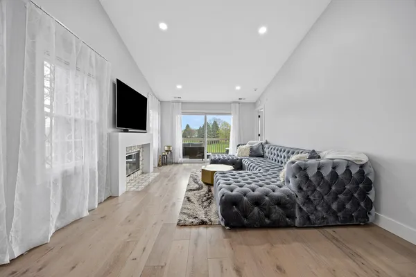 $488,000 | 1504 Aberdeen Court, Unit 1504, Naperville, IL 60564