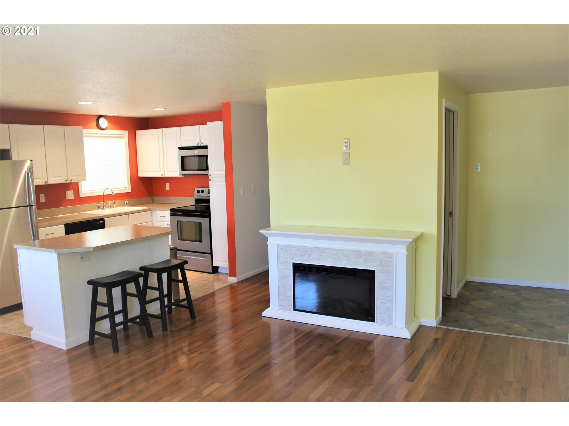 1386 Thompson Road Woodburn, OR 97071 - Photo 5 of 24 Gallery Image 5