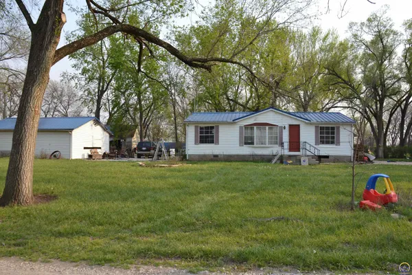 $89,000 | 21244 South Hickory Road, Quenemo, KS 66528