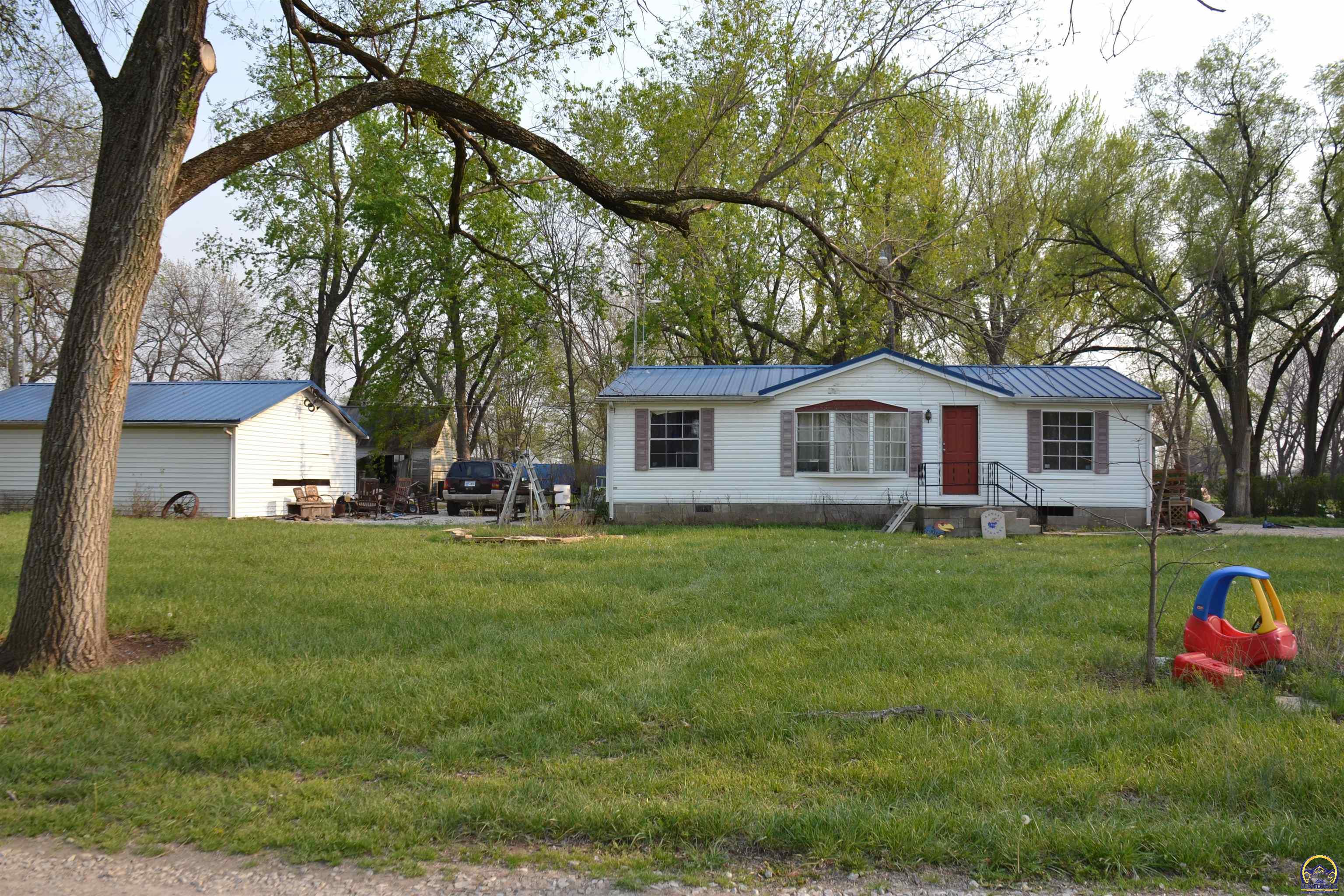 21244 South Hickory Road Quenemo, KS 66528 - Photo 2 of 10