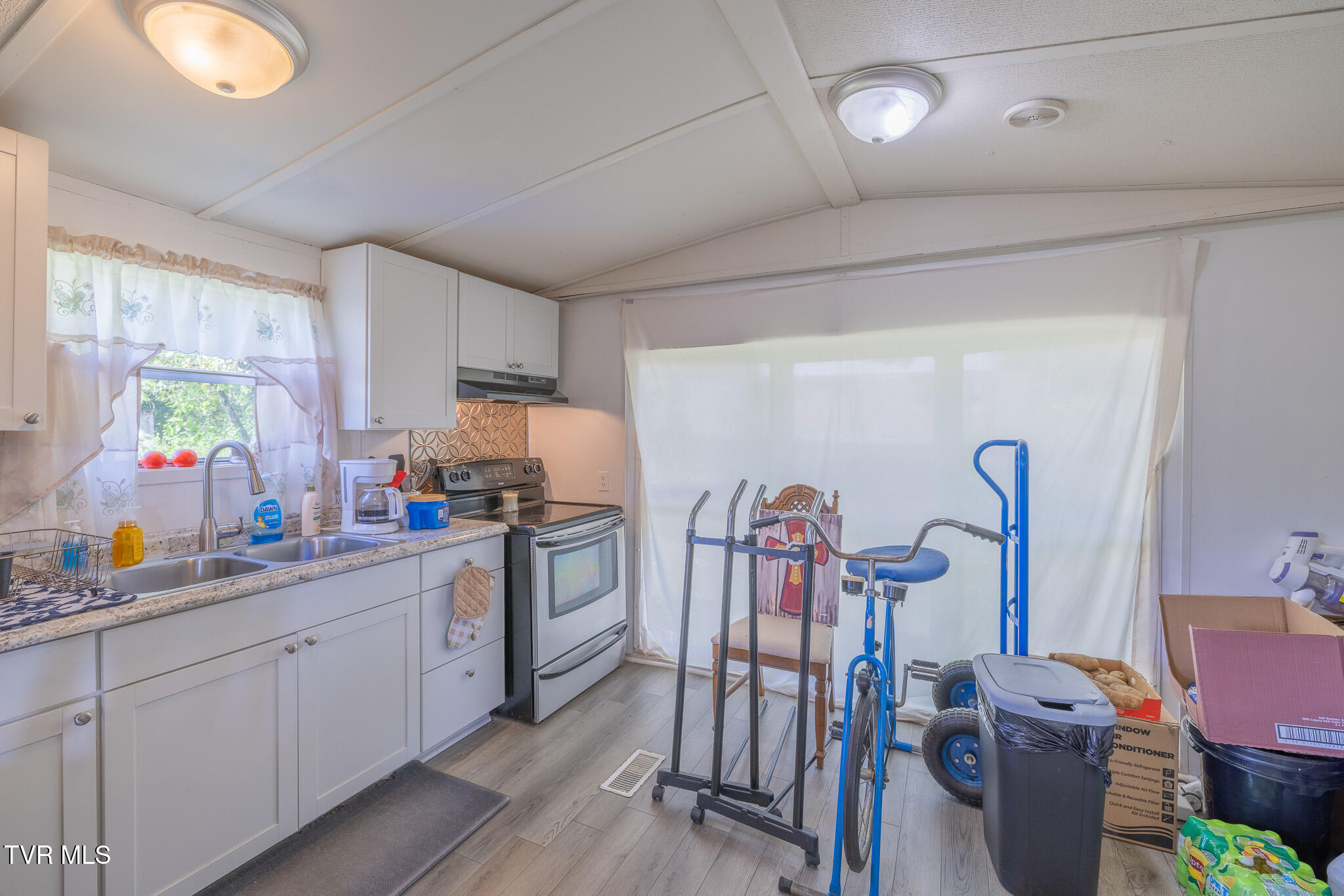 7680 Warrensburg Road Mosheim, TN 37818 - Photo 5 of 20 1R9A6426-HDR