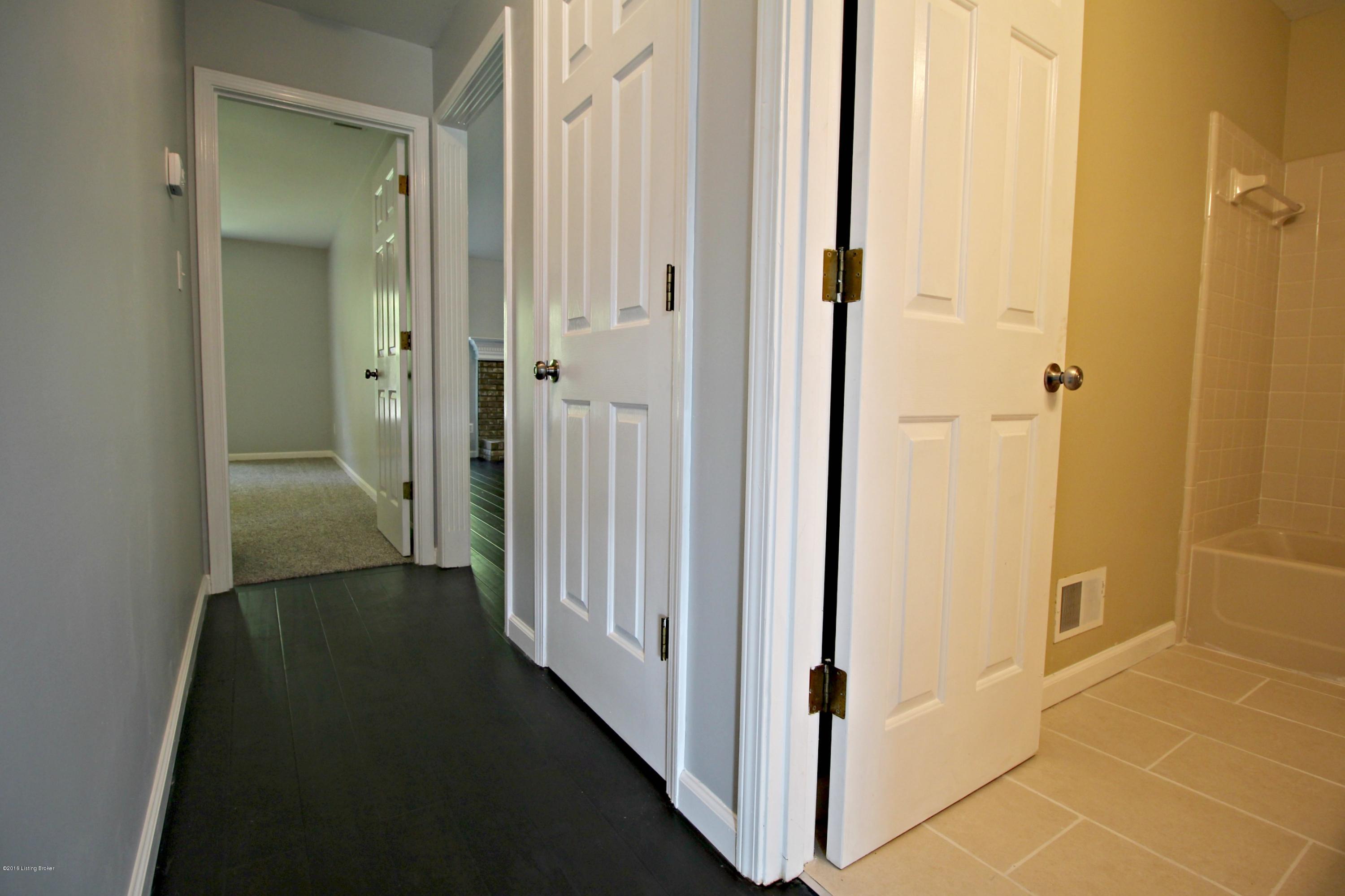 8209 Adams Run Road Louisville, KY 40228 - Photo 11 of 66 IMG_0472