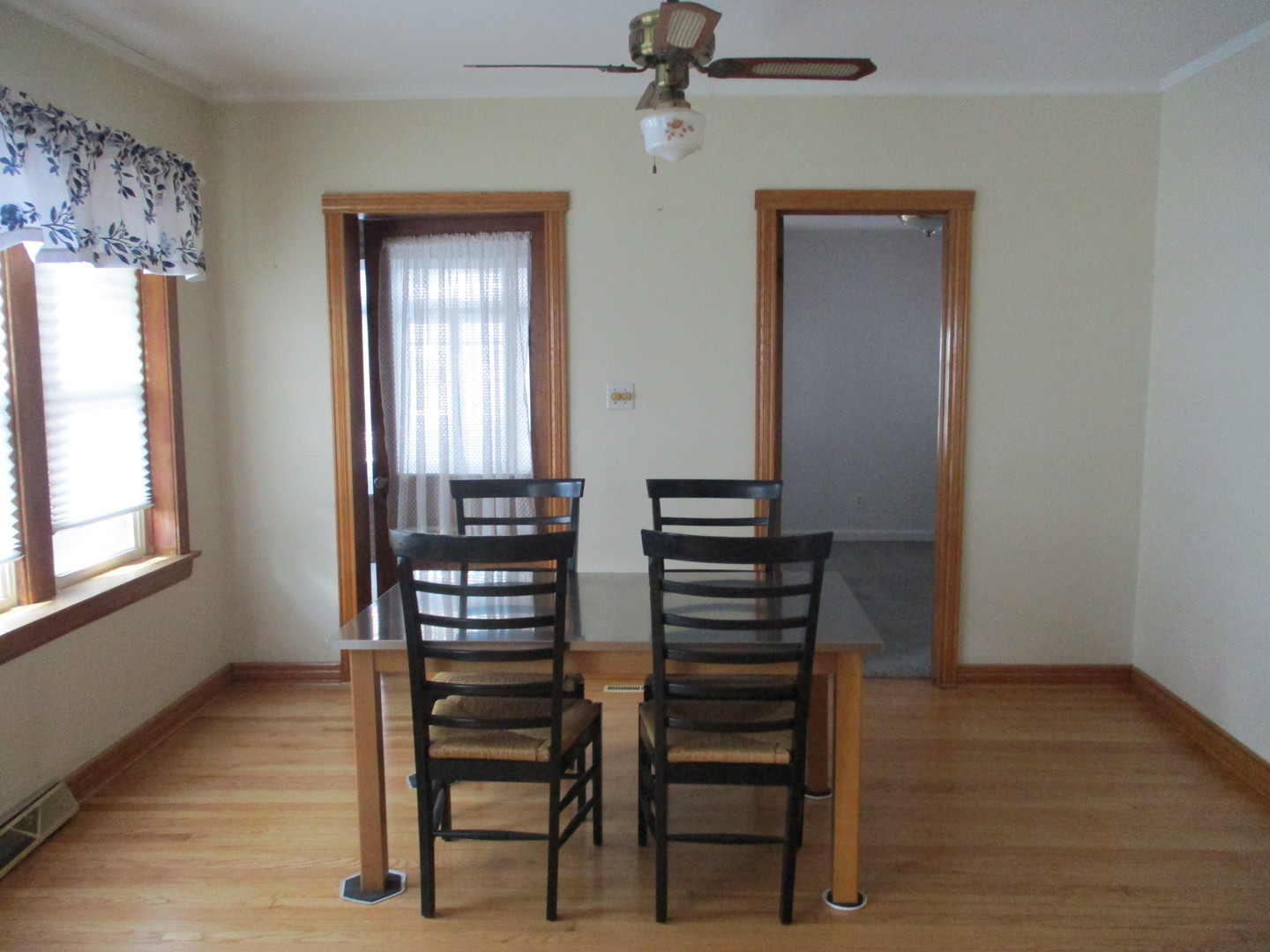6421 Sinclair Avenue Berwyn, IL 60402 - Photo 8 of 20 Gallery Image 8