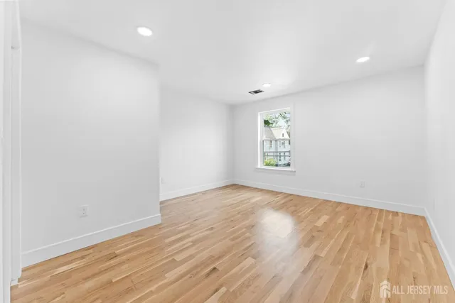 $599,999 | 577 South South Avenue South, Dunellen, NJ 08812