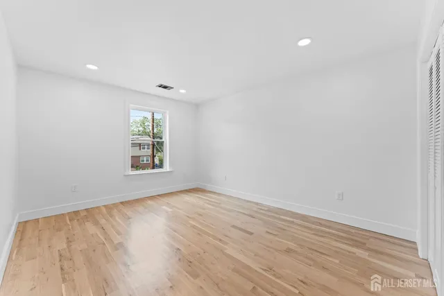 $599,999 | 577 South South Avenue South, Dunellen, NJ 08812