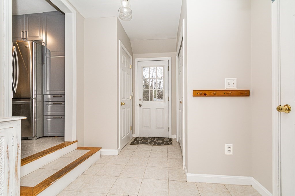 14 Alderbrook Road Andover, MA 01810 - Photo 4 of 36