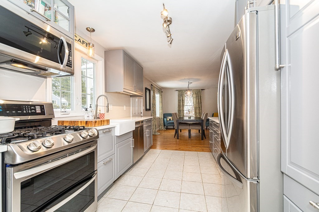14 Alderbrook Road Andover, MA 01810 - Photo 7 of 36