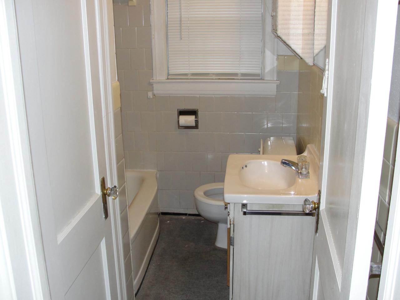 2341 Howard Road Southwest Roanoke, VA 24015 - Photo 4 of 13 Bathroom