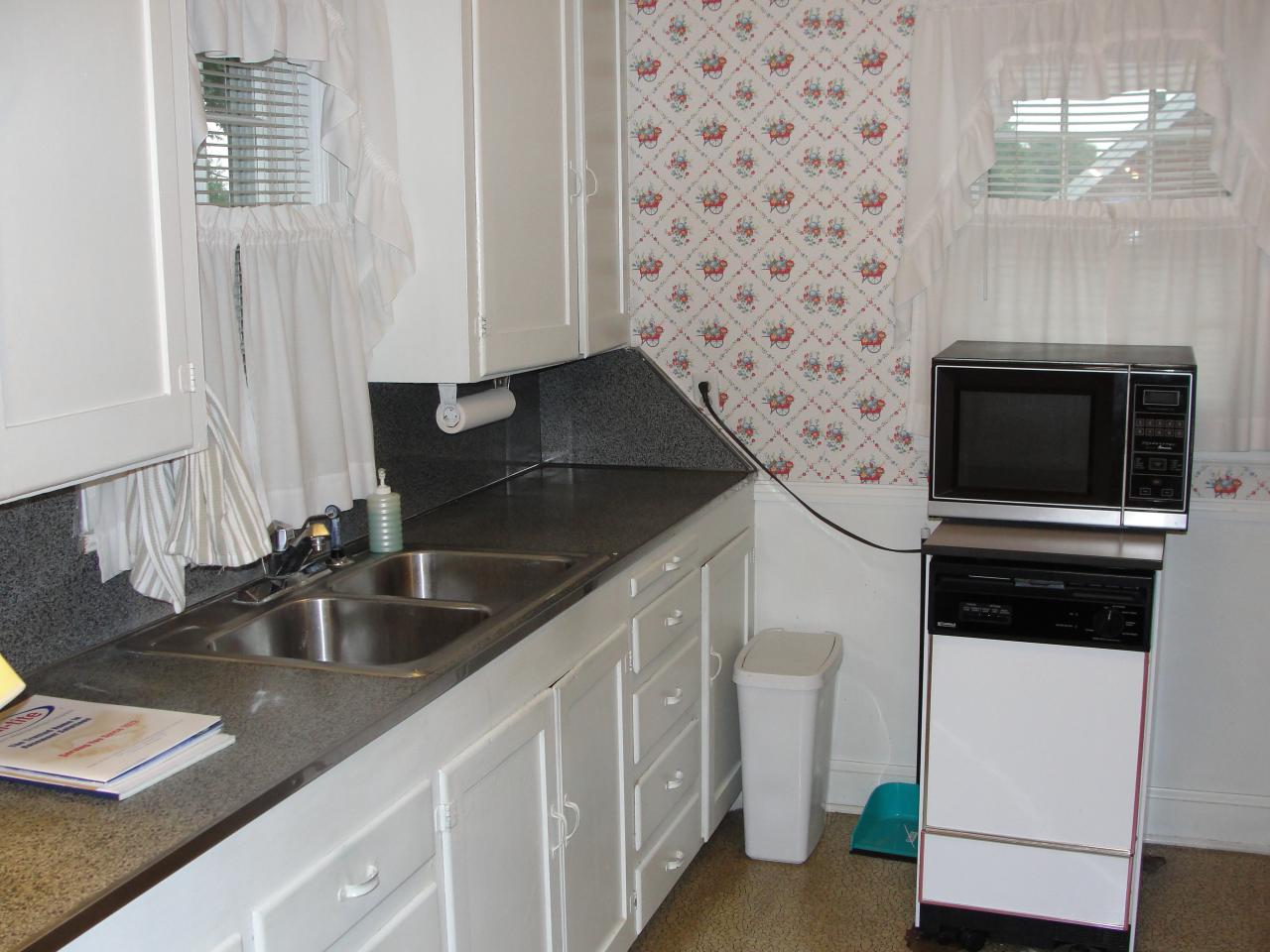 2341 Howard Road Southwest Roanoke, VA 24015 - Photo 8 of 13 Kitchen
