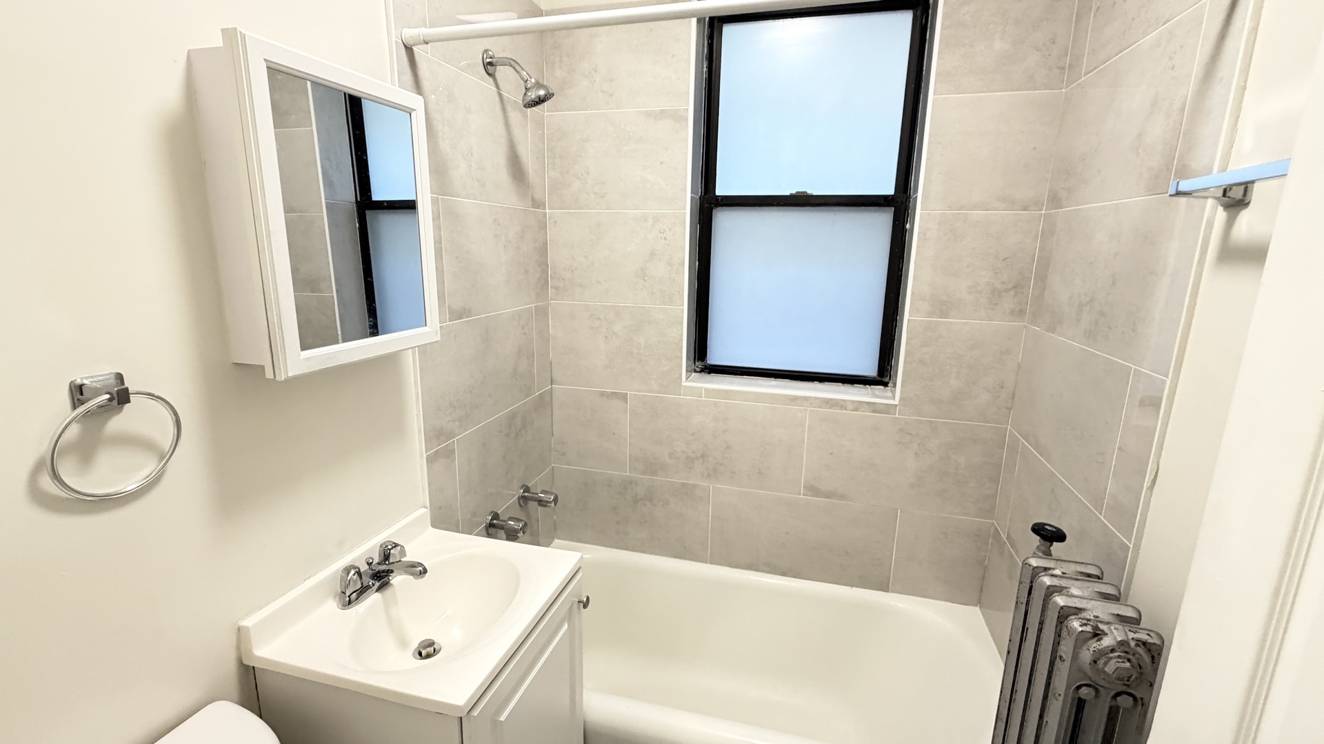 839 West Sheridan Road, Unit 216 Chicago, IL 60613 - Photo 7 of 9 a bathroom with a tub and a sink