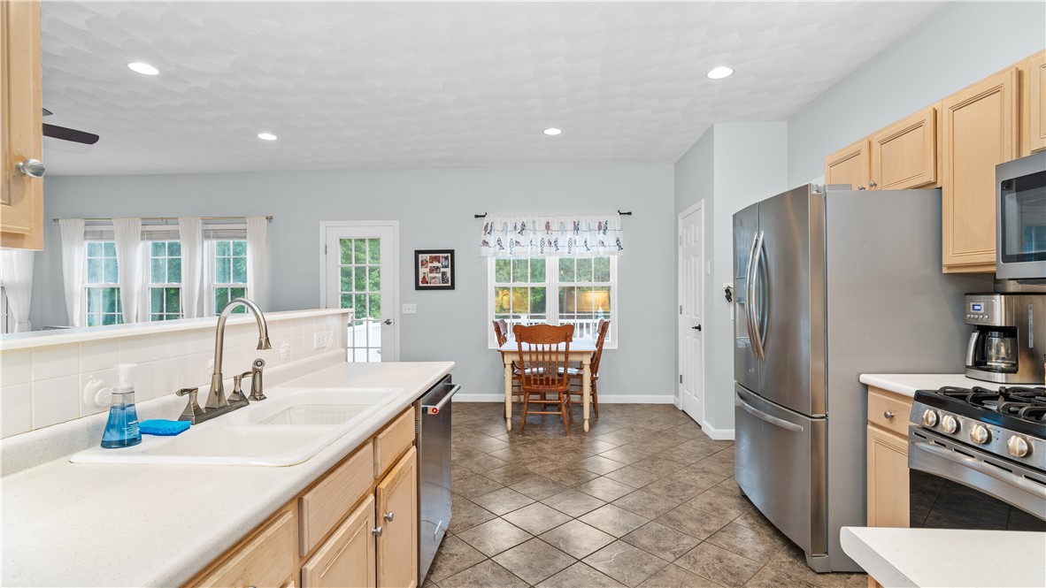 45 Cobblestone Terrace Coventry, RI 02816 - Photo 11 of 50