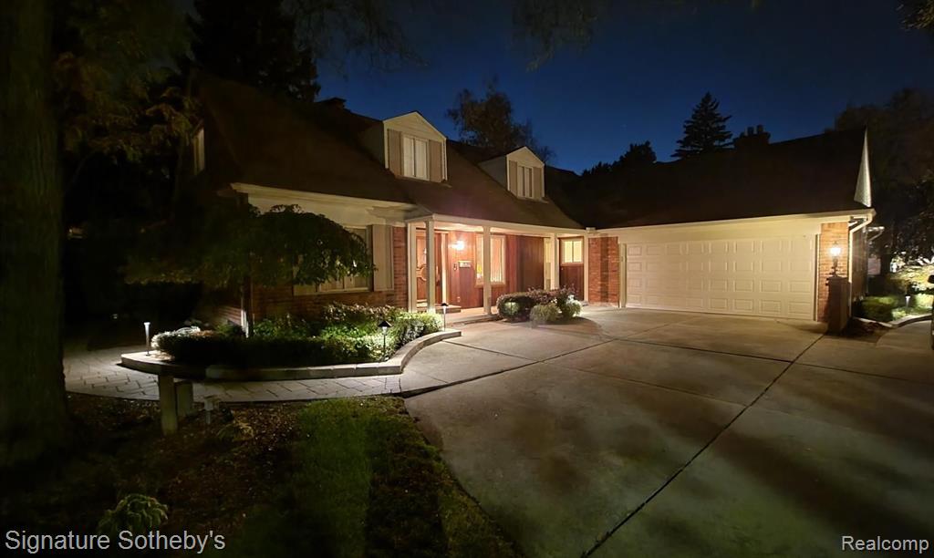 577 Thorntree Road Grosse Pointe Woods, MI 48236 - Photo 1 of 40